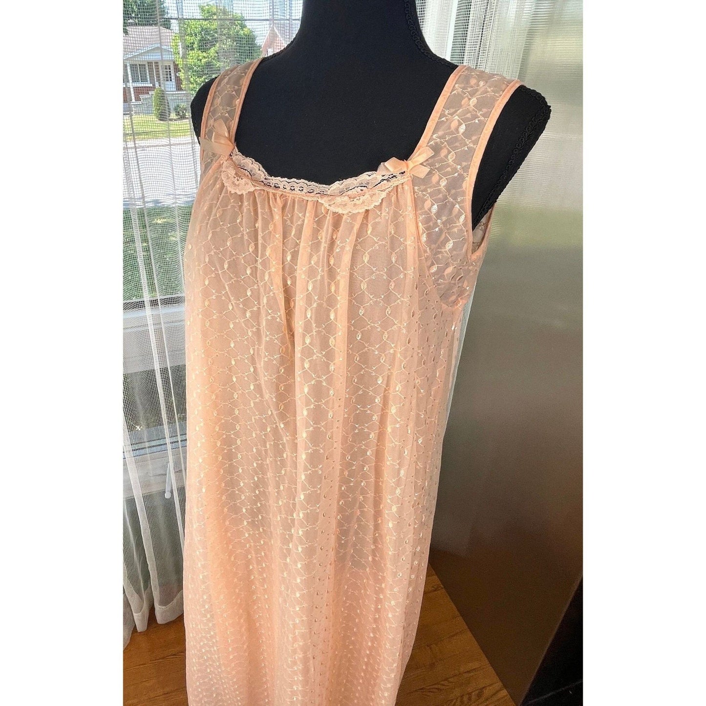 Vintage 60s night dress, peach sleeveless negligee