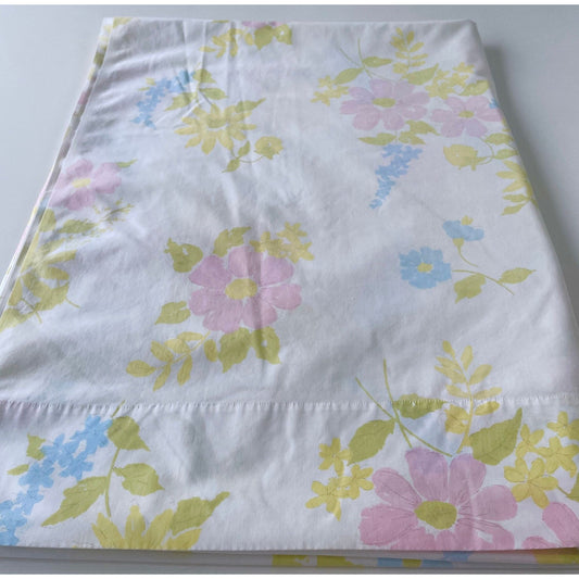 Vintage 70s flat sheet, twin size bed