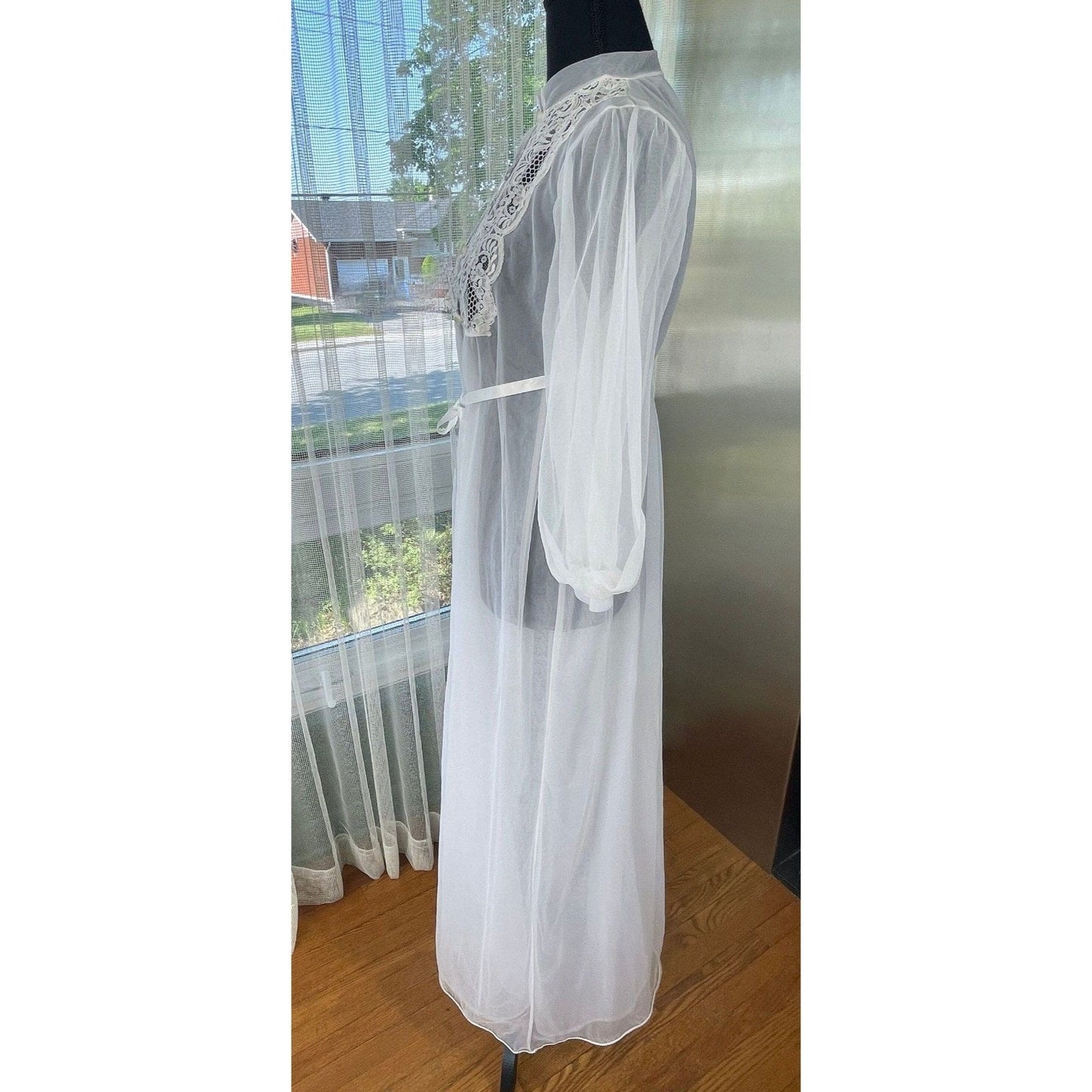Vintage 1960s peignoir, white chiffon, bridal honeymoon wear