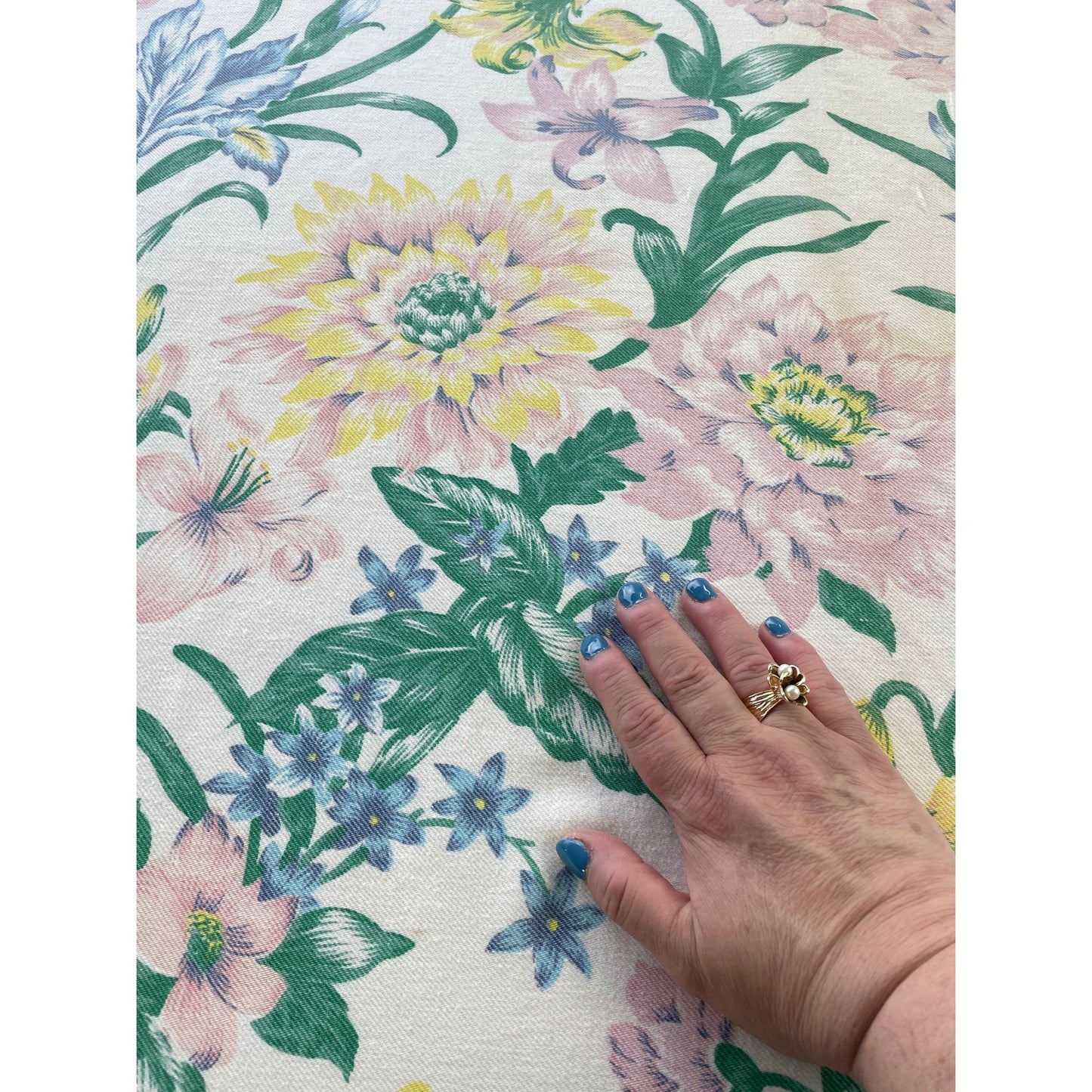 Vintage 80s flat sheet, flannel, large floral print, double/full size bed