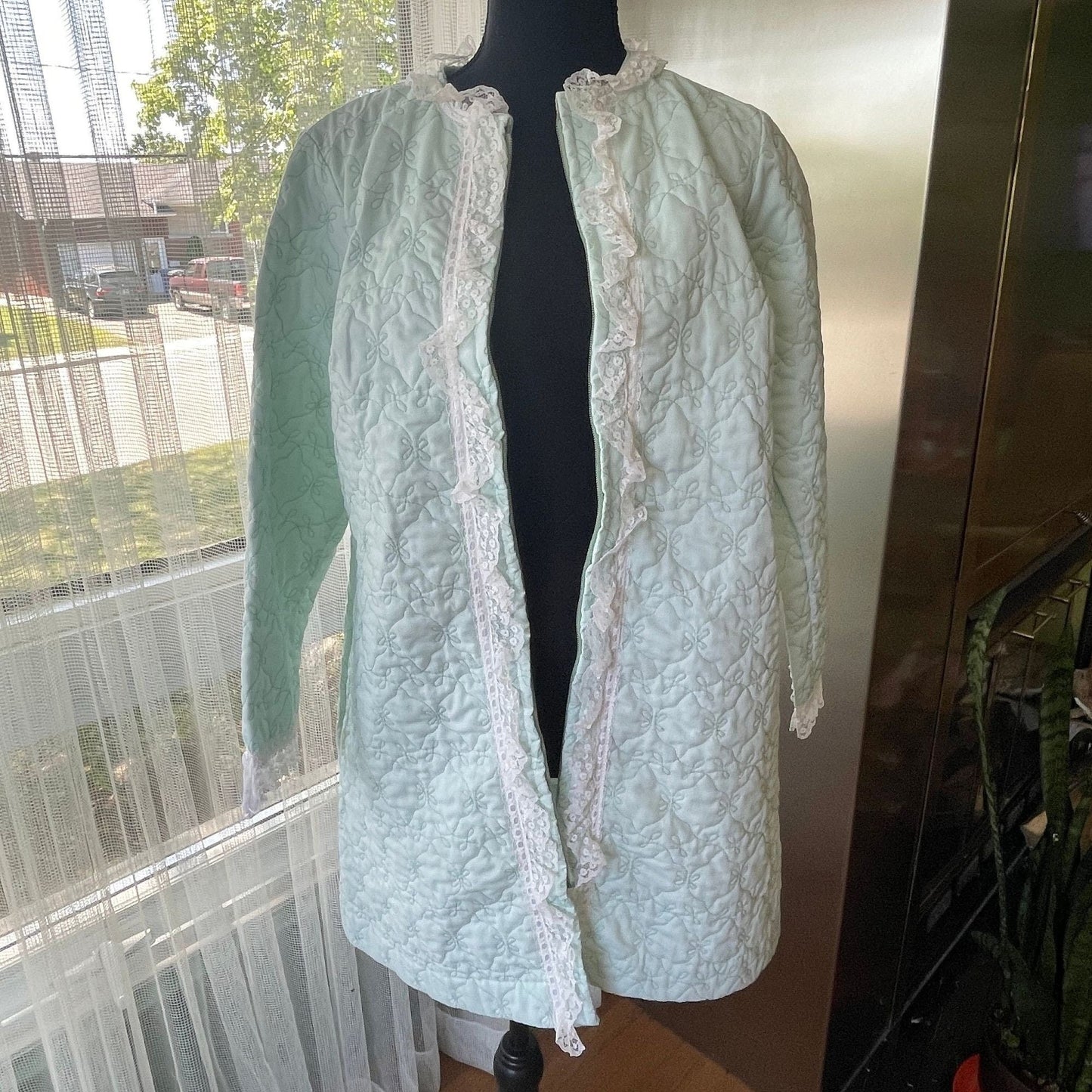 Vintage 1950s quilted bed jacket, mint green, zipped