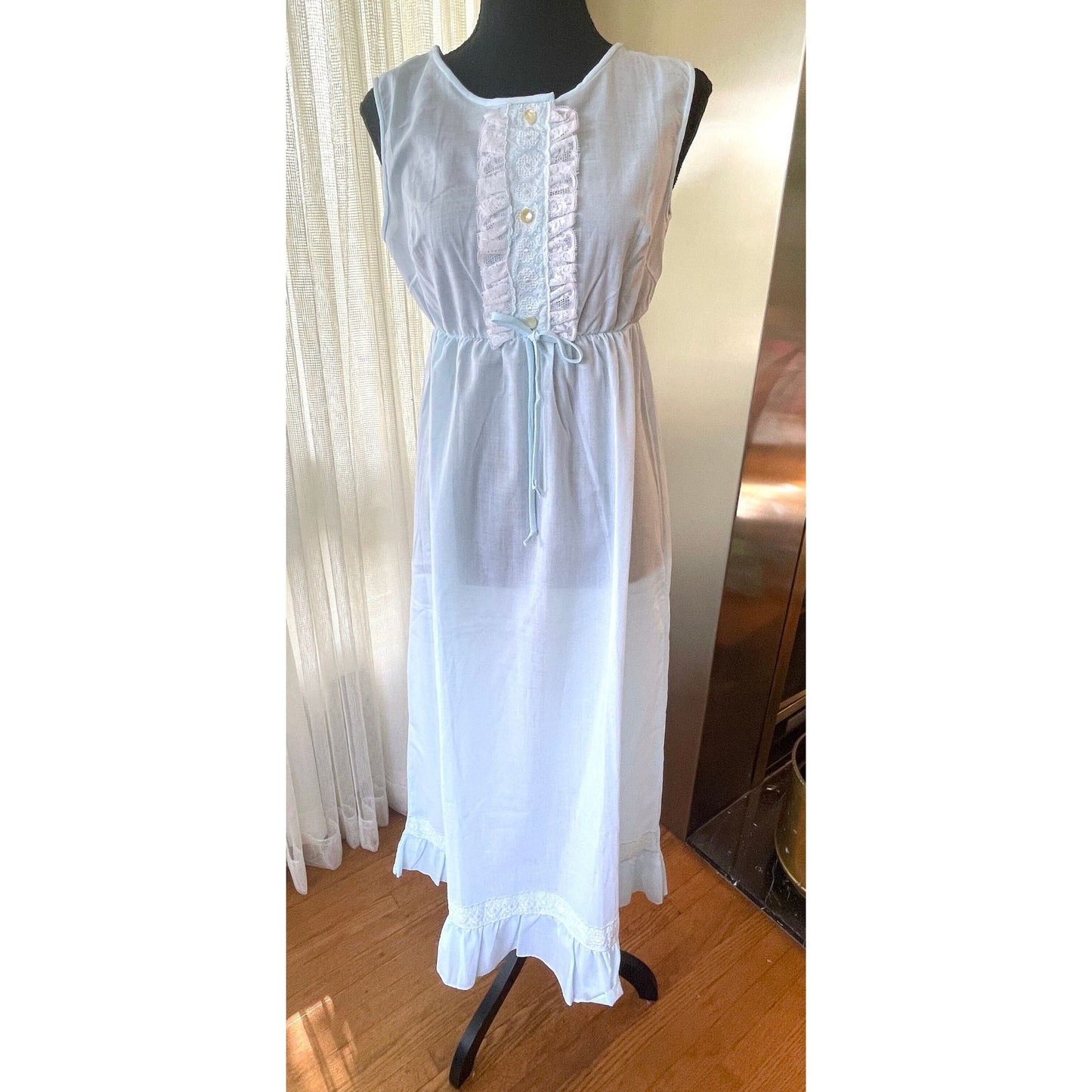 Vintage 1970s peignoir set, blue negligee and peignoir, bridal set