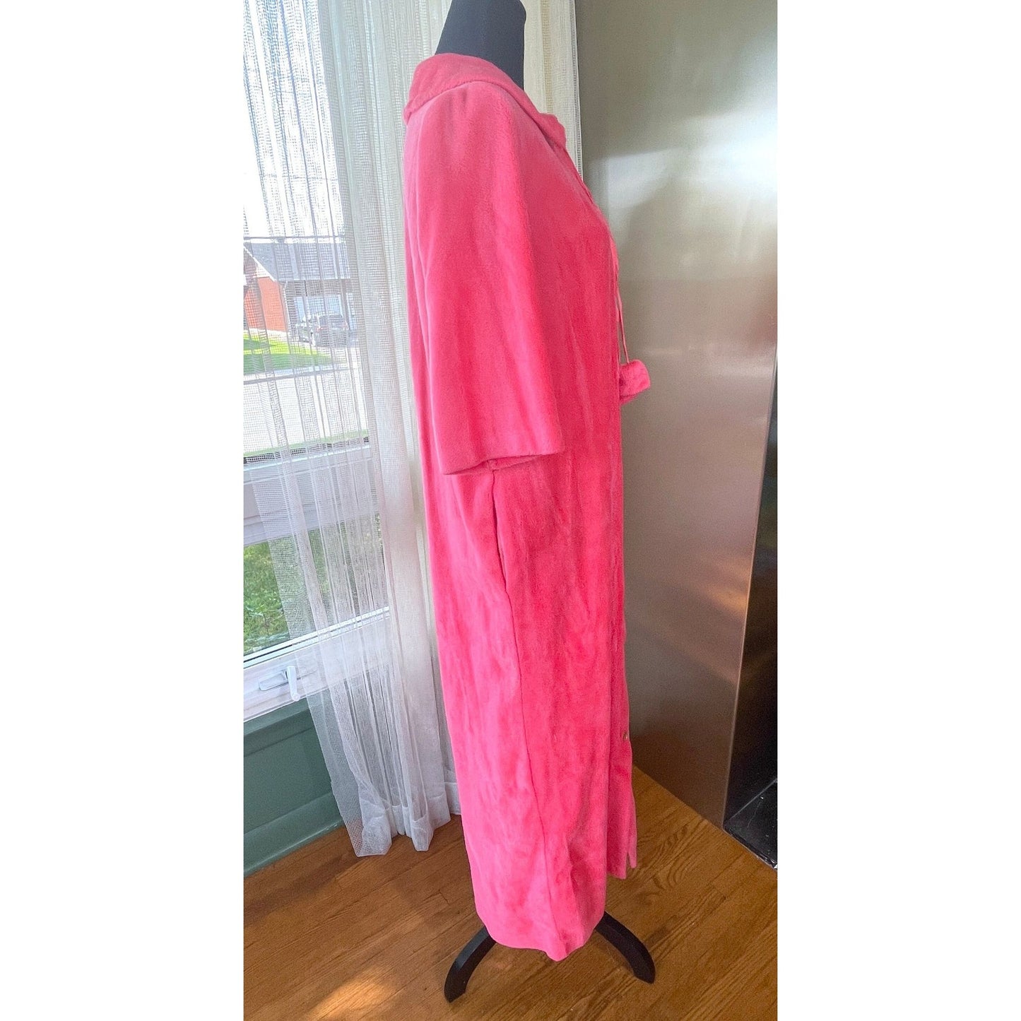 Vintage 1960s robe, plush bubblegum pink velvety fleece