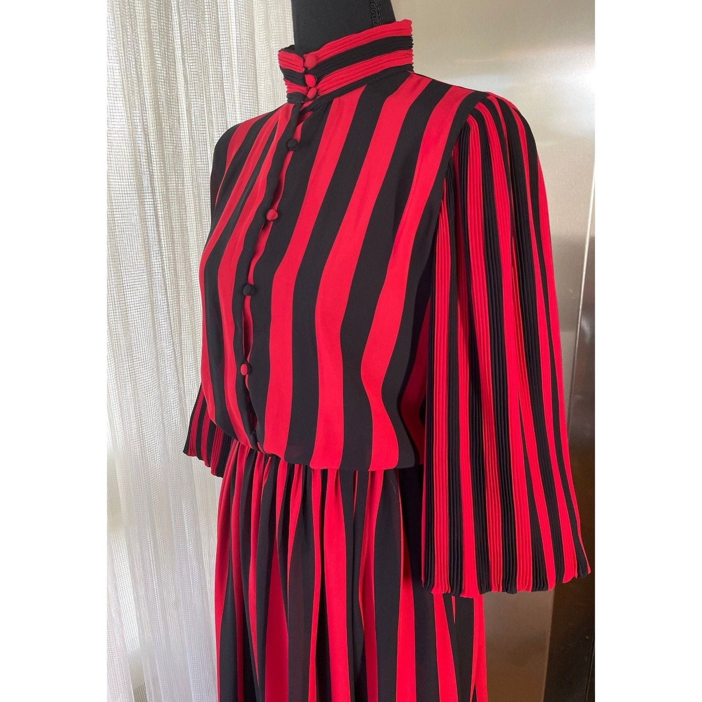 Vintage 70s dress, black and red stripes, long sleeves