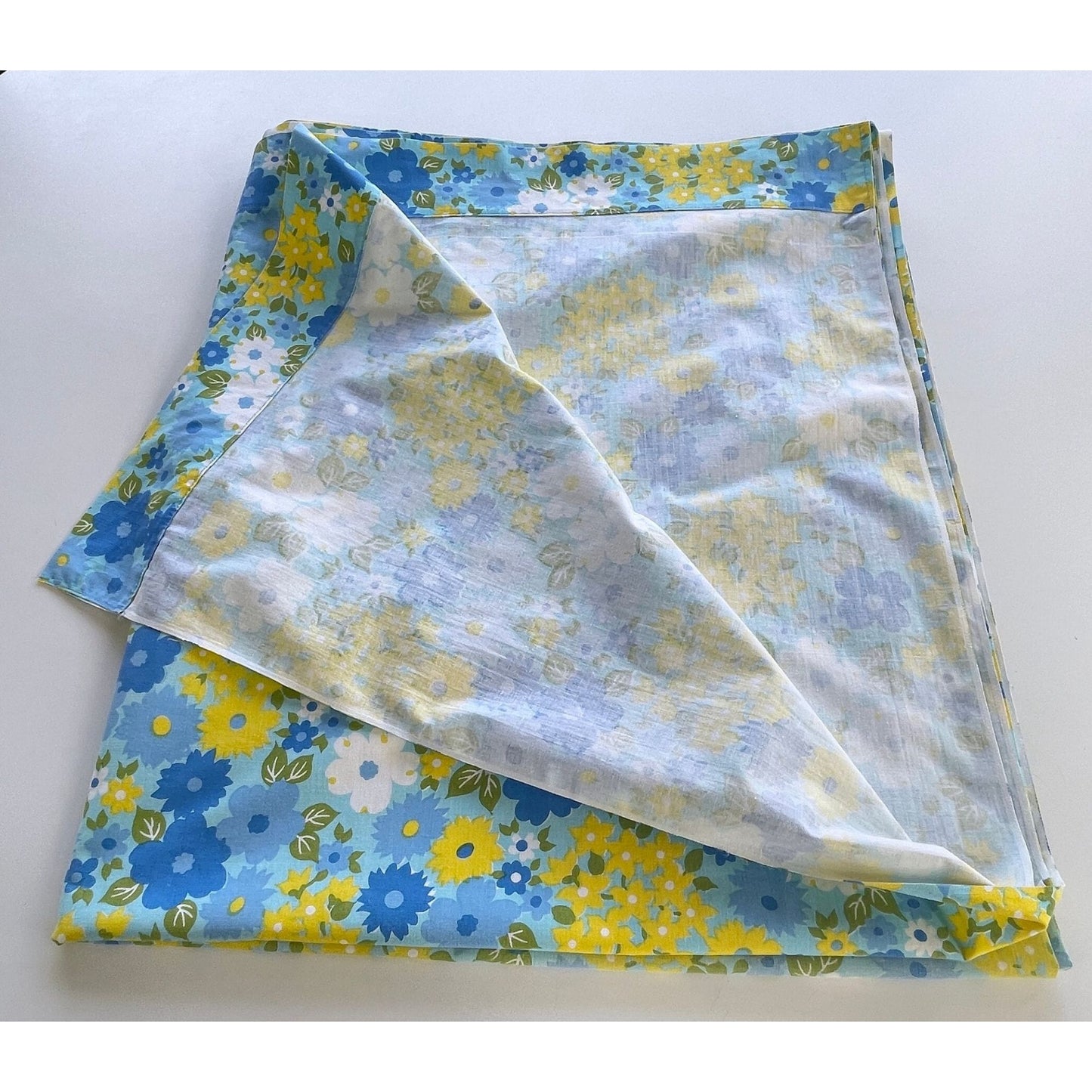 Vintage 70s flat sheet, double/full size bed