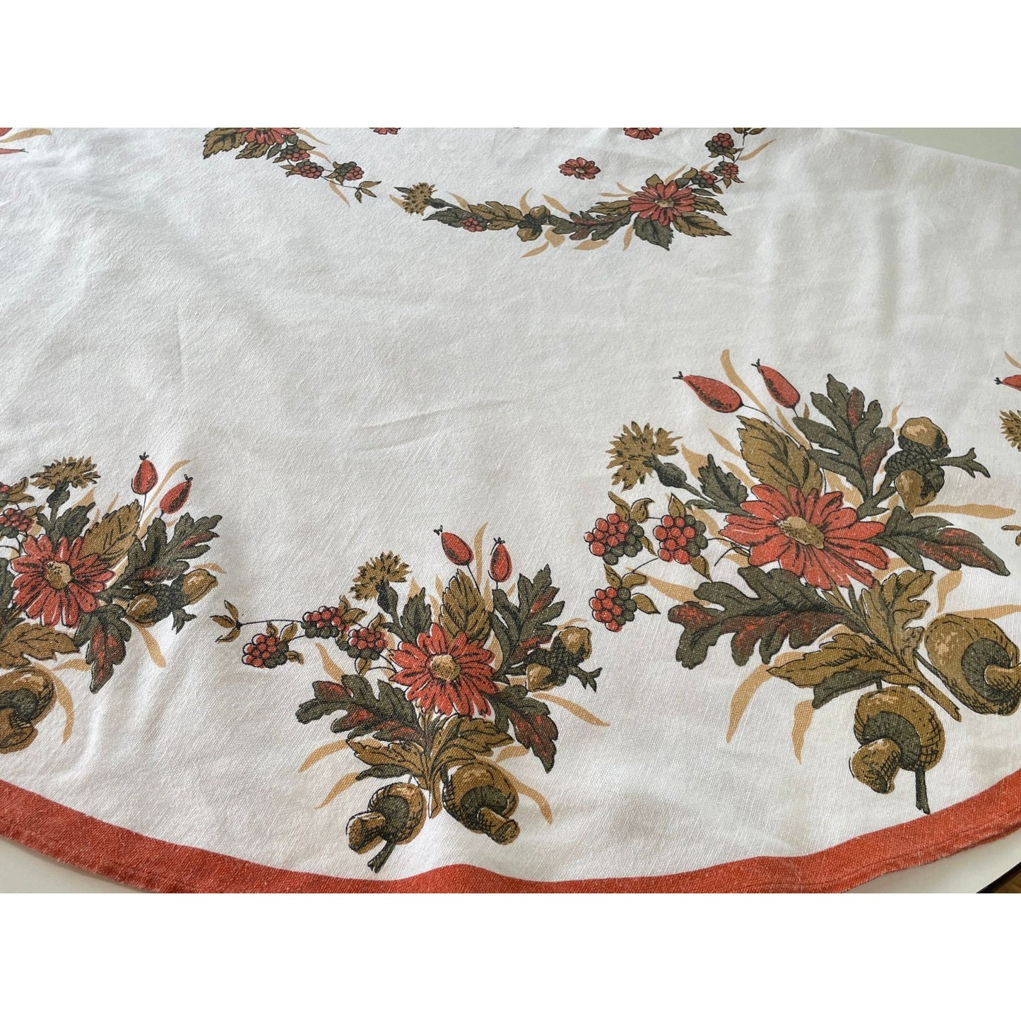vintage 80s round tablecloth, flowers and mushroom orange and brown print
