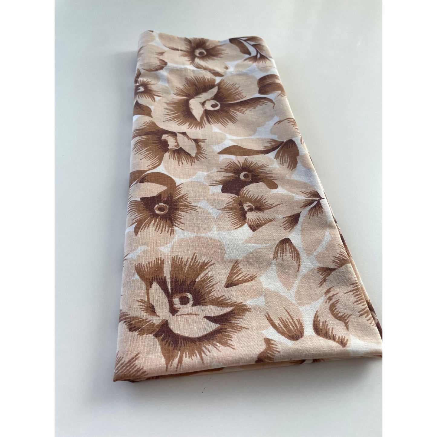 Vintage 80s pillowcase, beige and brown, large flowers, Wabasso