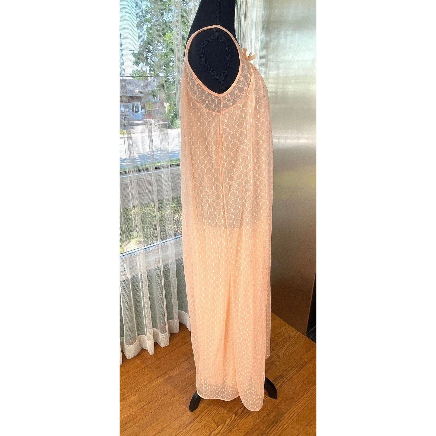 Vintage 60s night dress, peach sleeveless negligee