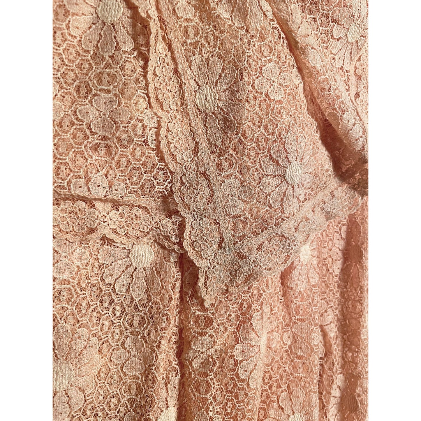Vintage 1970s peignoir, peach daisies robe