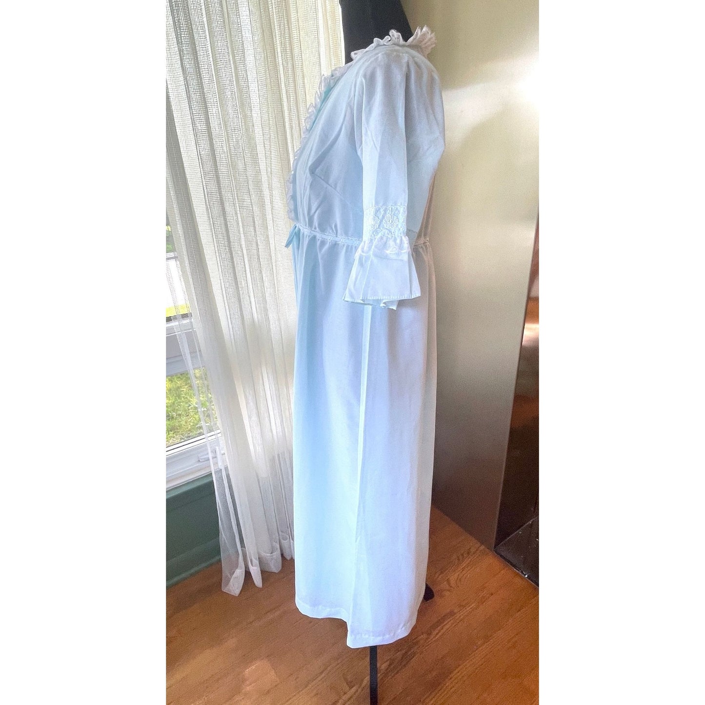 Vintage 1970s peignoir set, blue negligee and peignoir, bridal set