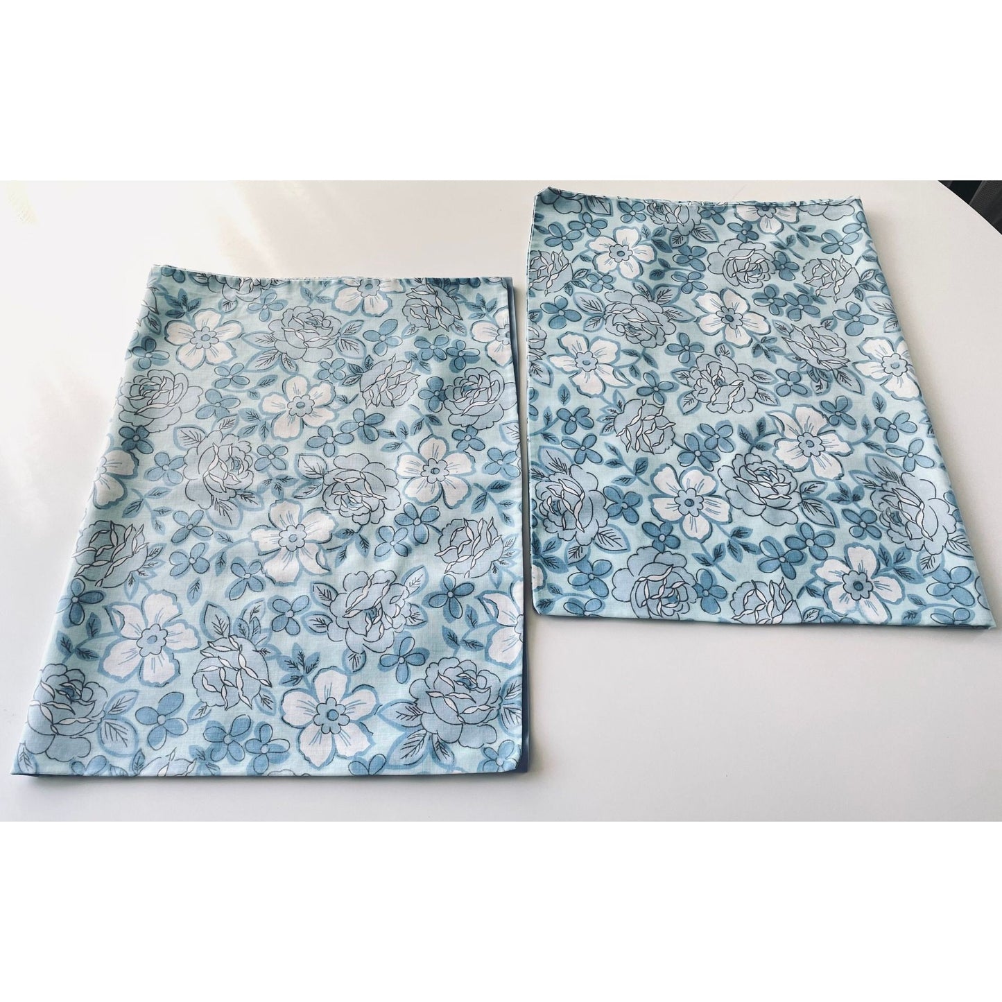 Vintage 70s pillowcases, blue flowers , Dan River Dantrel