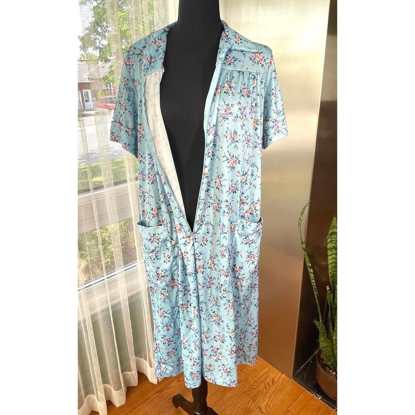 Vintage 80s house dress, blue floral robe, short sleeves