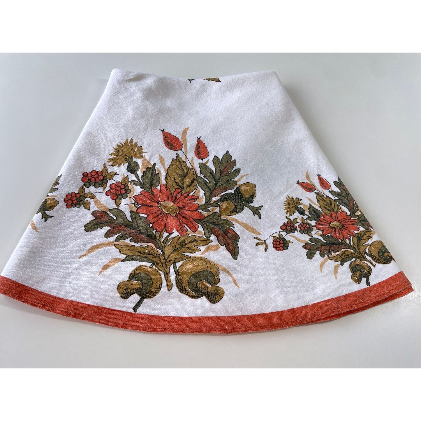 vintage 80s round tablecloth, flowers and mushroom orange and brown print