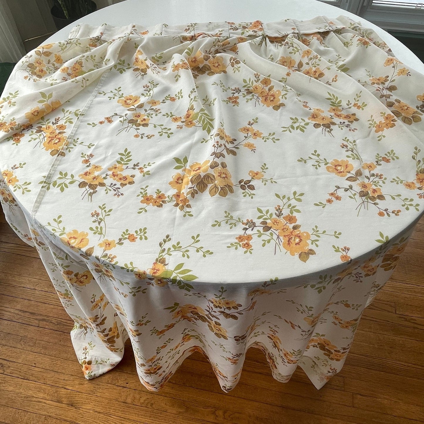 Vintage 80s pleated curtain, orange floral bouquets