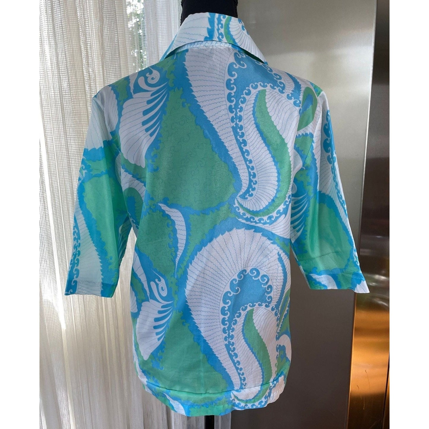 Vintage 70s blouse, large blue green paisley, 3/4 length sleeves