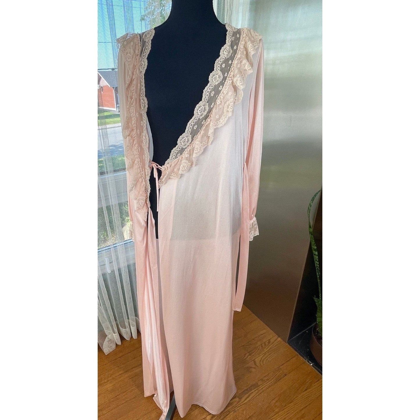 Vintage 1950s pink robe, nylon and lace, Linda Lingerie