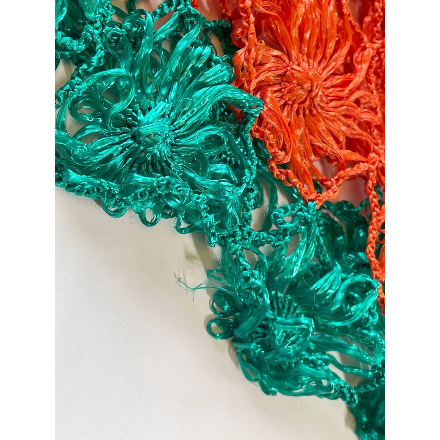 Vintage 70s crocheted raffia flowers round tablecloth