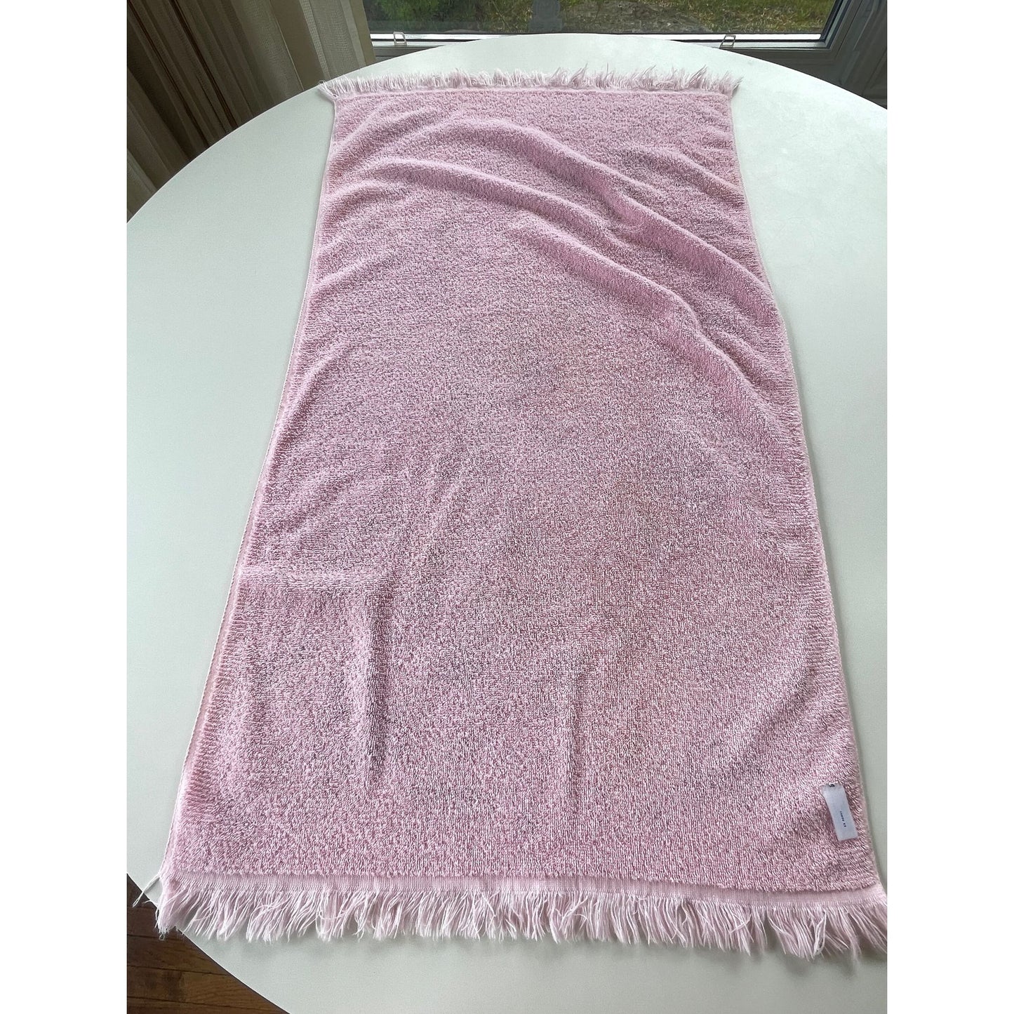 Vintage 70s bath towel, hot pink, fringed