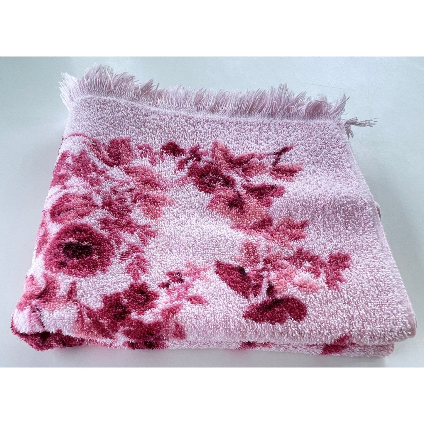 Vintage 70s bath towel, hot pink, fringed