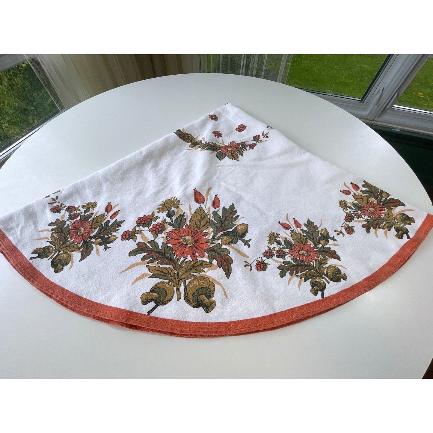 vintage 80s round tablecloth, flowers and mushroom orange and brown print