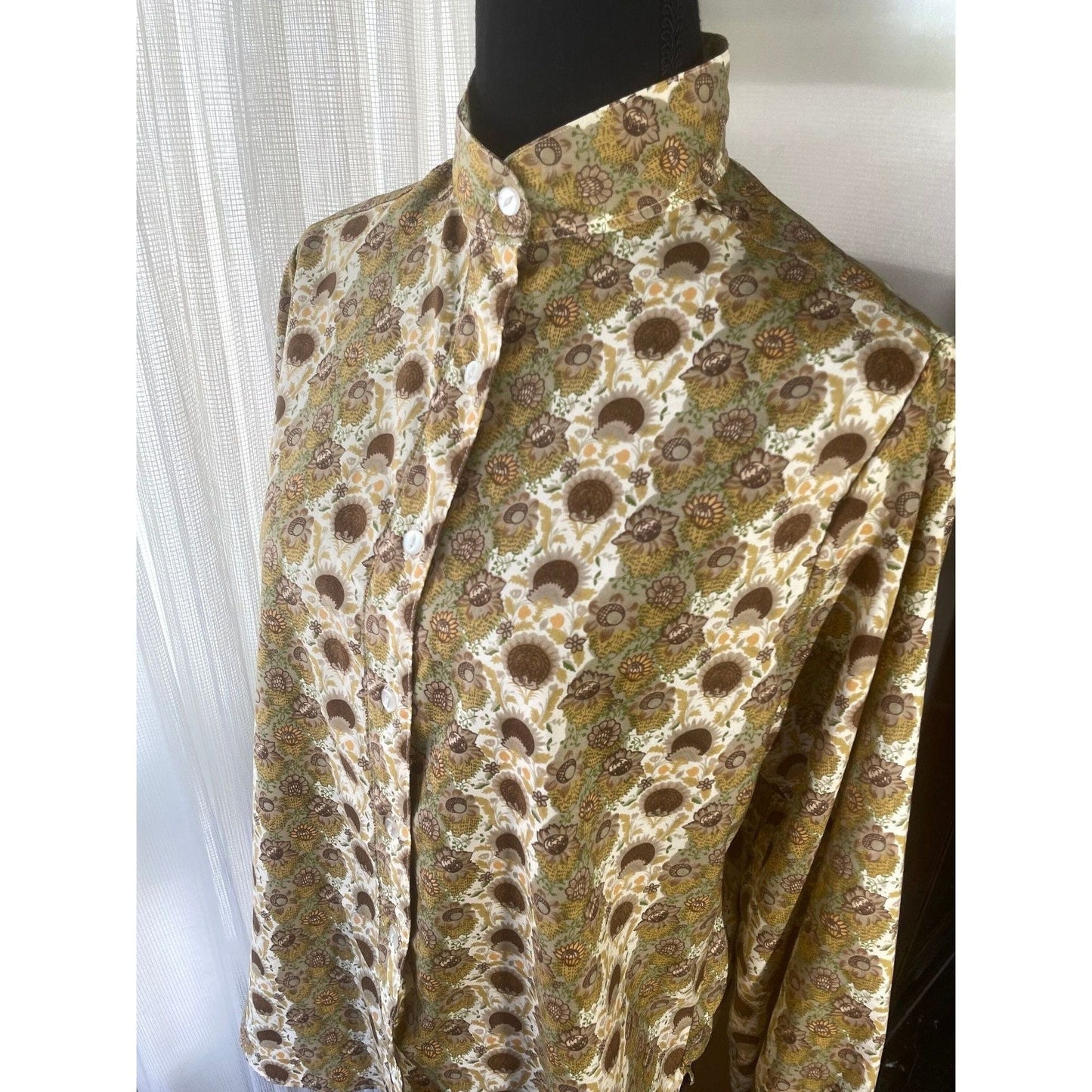 Vintage 80s satin blouse, green sunflowers pattern, long sleeves