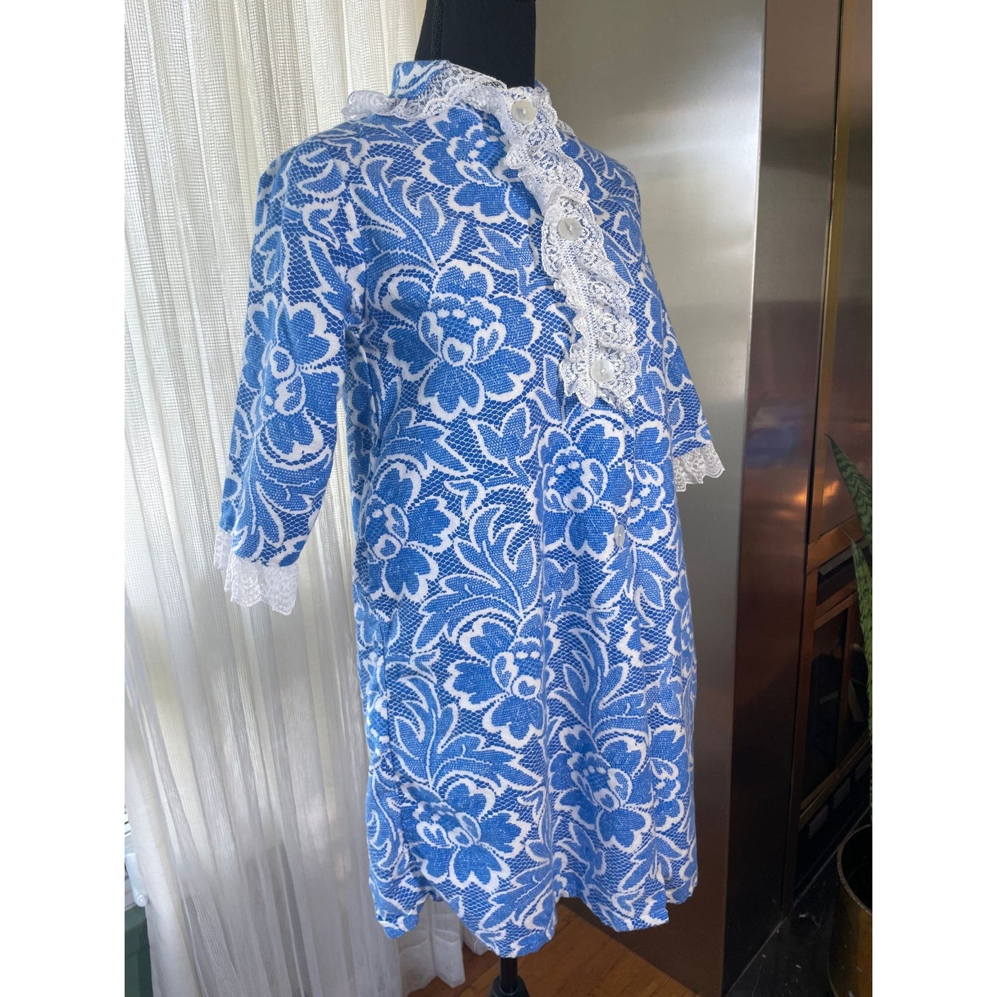 Vintage 1950s peignoir, Dream-A-Way, blue floral 3/4 sleeves