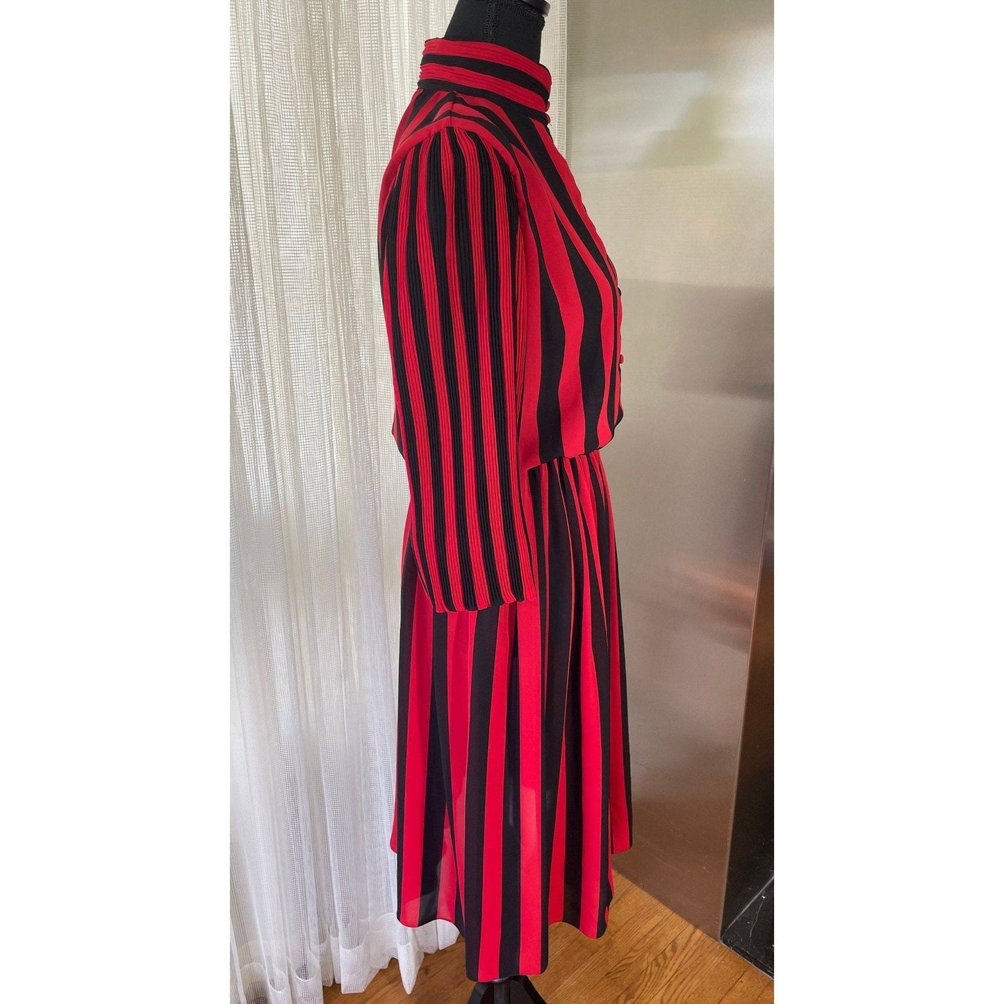 Vintage 70s dress, black and red stripes, long sleeves