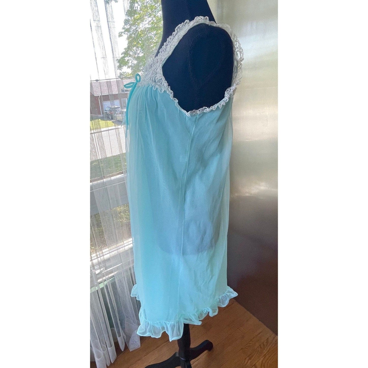 Vintage 1960s night dress, blue sleeveless negligee