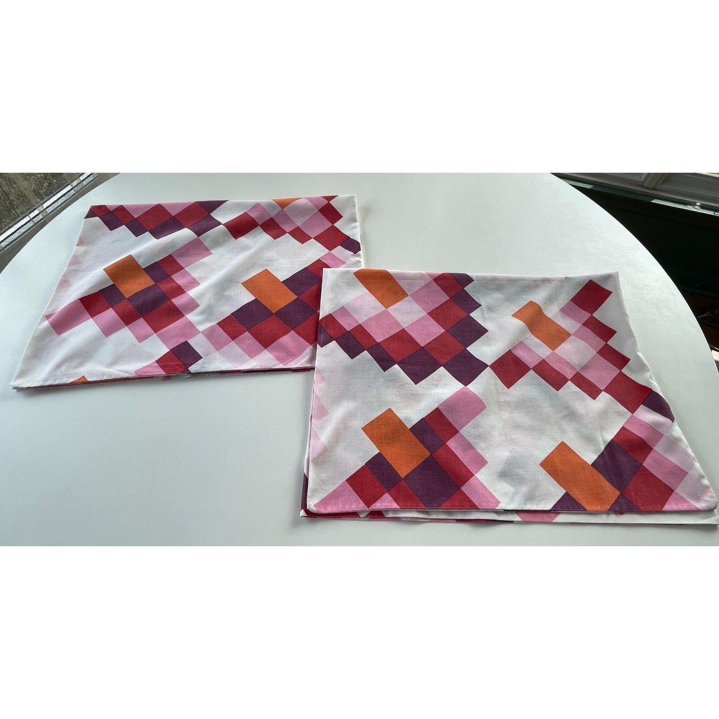 Vintage 70s geometric pillowcases, Truprest