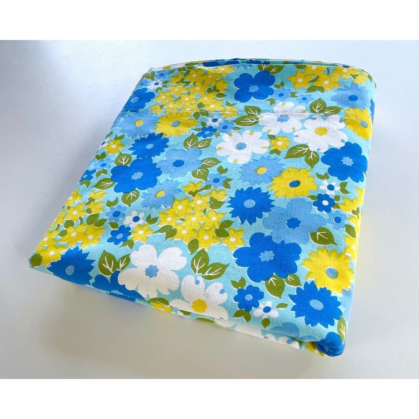 Vintage 70s flat sheet, double/full size bed