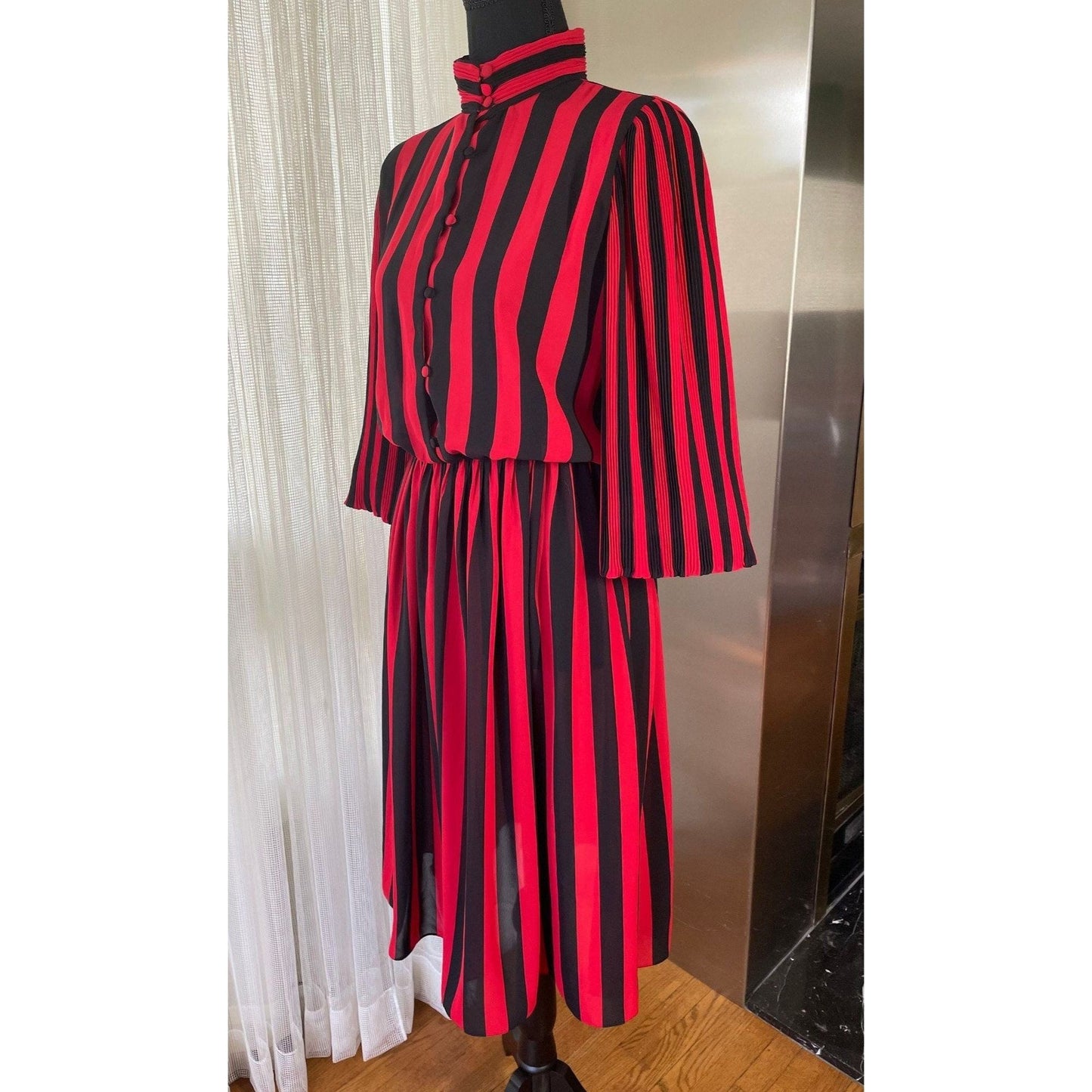 Vintage 70s dress, black and red stripes, long sleeves
