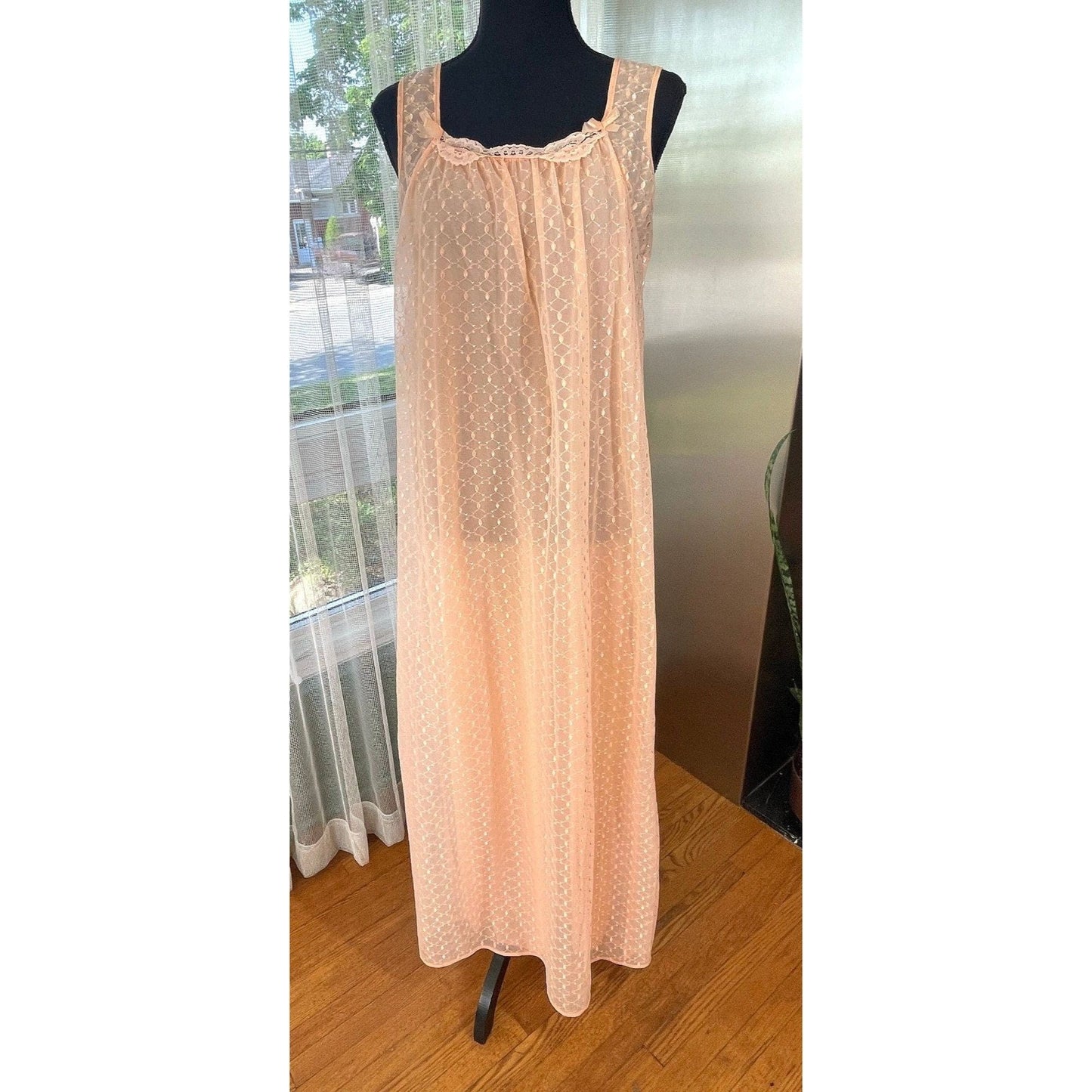 Vintage 60s night dress, peach sleeveless negligee