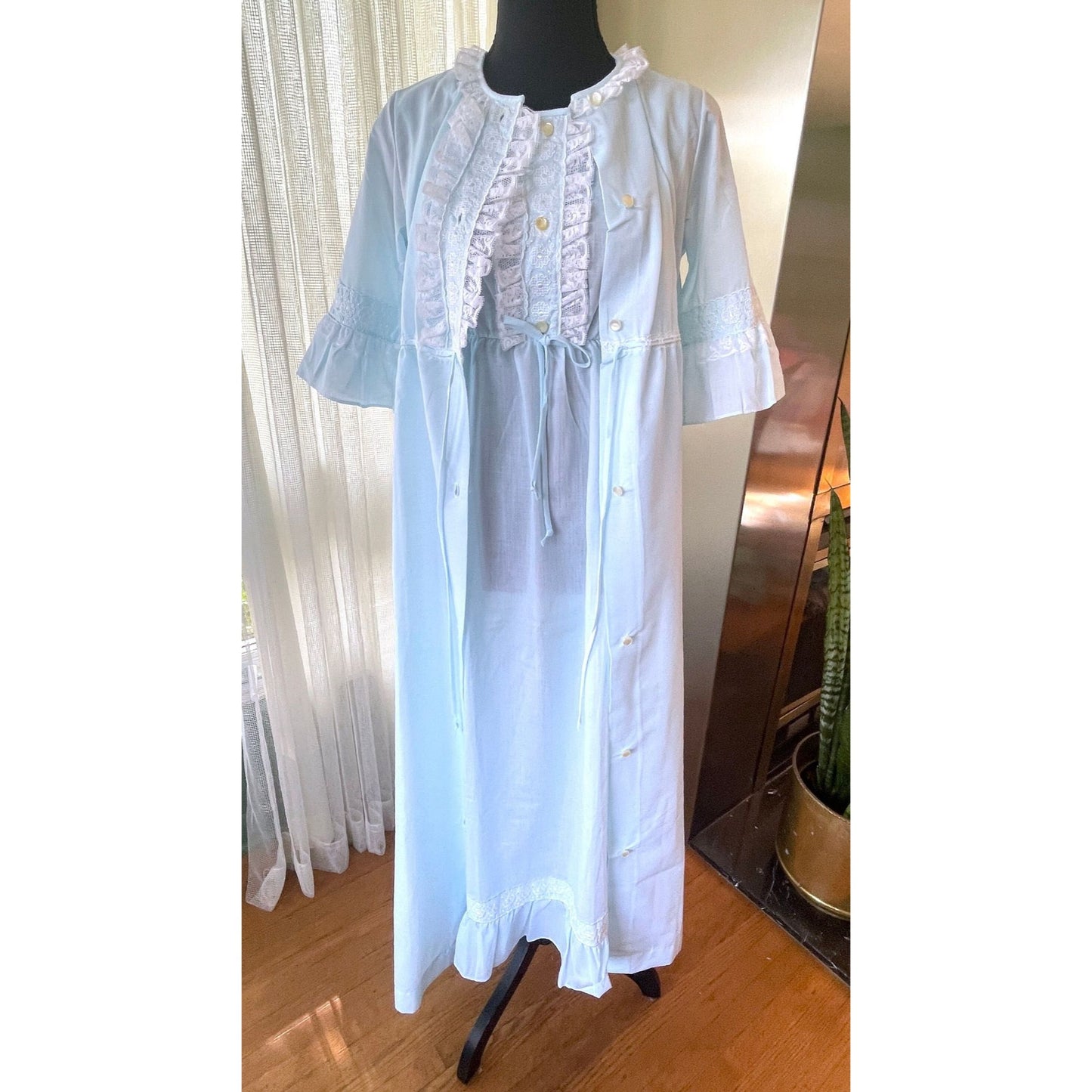 Vintage 1970s peignoir set, blue negligee and peignoir, bridal set