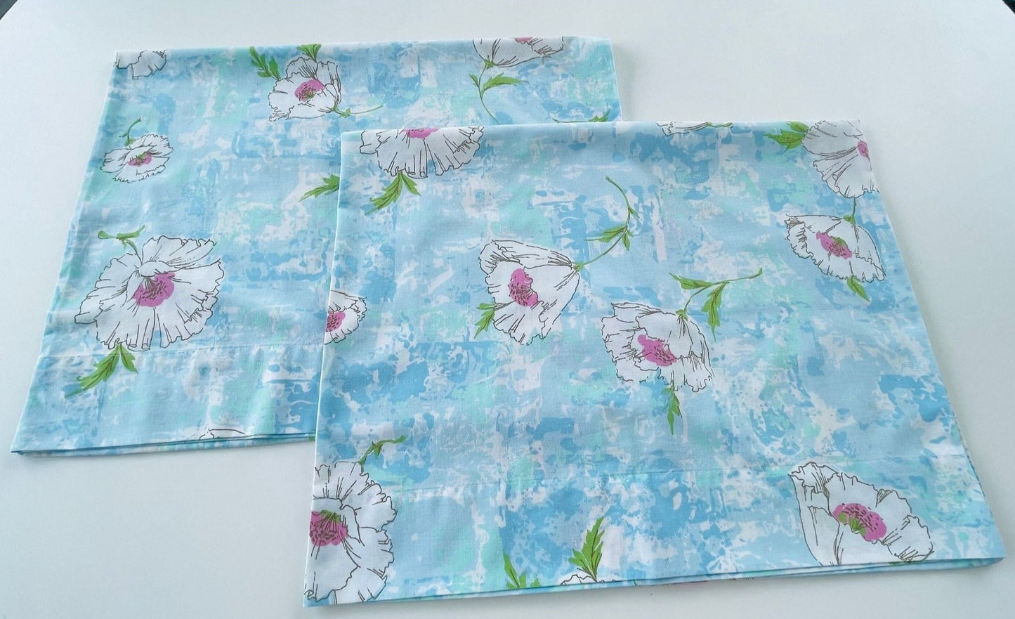 Vintage 70s pillowcases, white and pink flowers