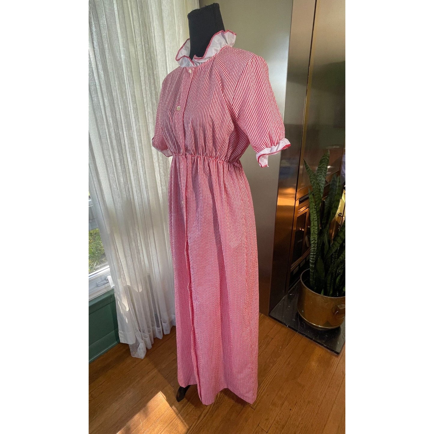 Vintage 70s dress, red stripes, elastic waist, ruffled collar and cuffs