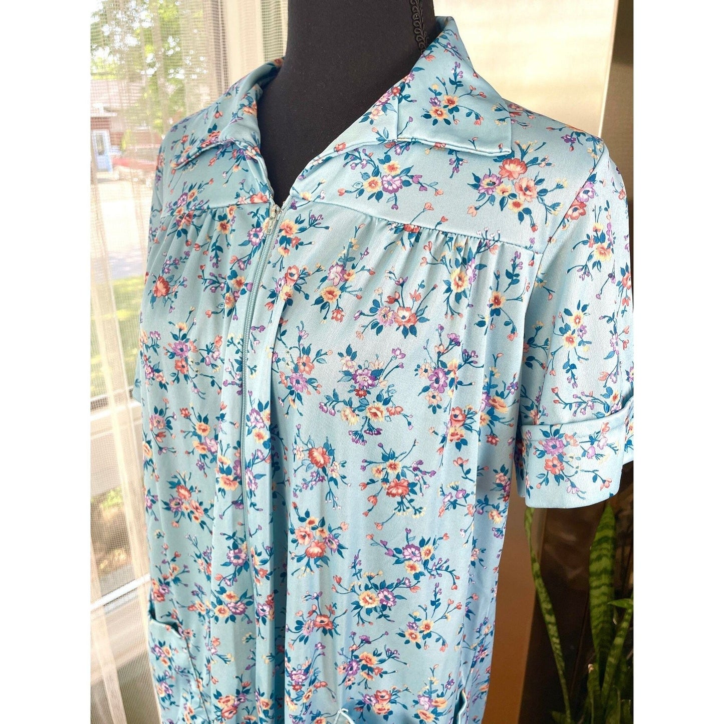 Vintage 80s house dress, blue floral robe, short sleeves