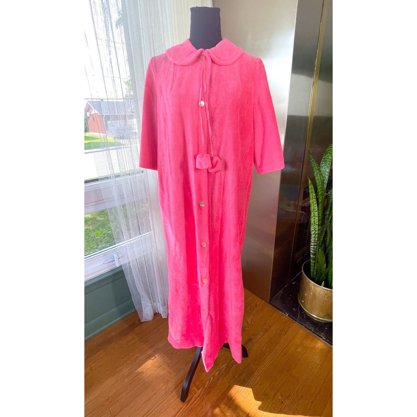 Vintage 1960s robe, plush bubblegum pink velvety fleece