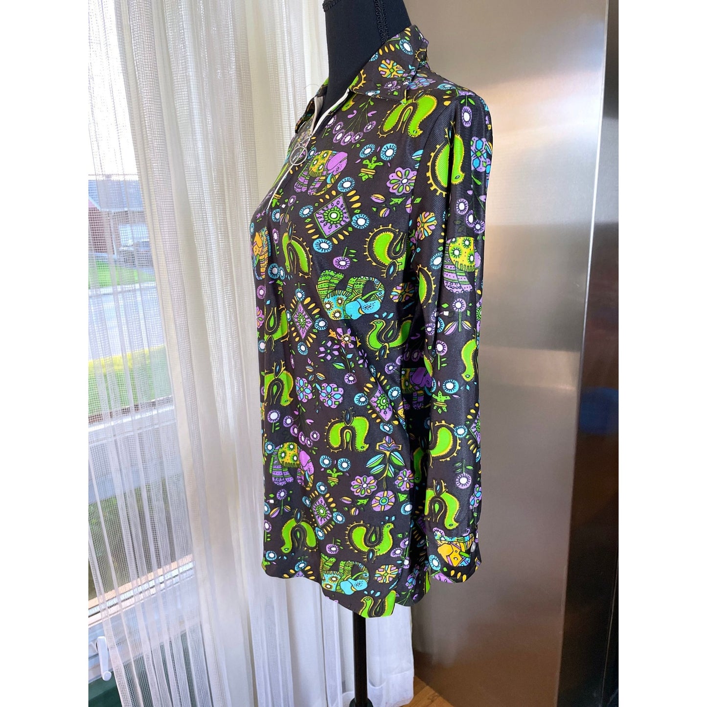 Vintage 70s top, psychedelic novelty print, elephants, birds, long sleeves