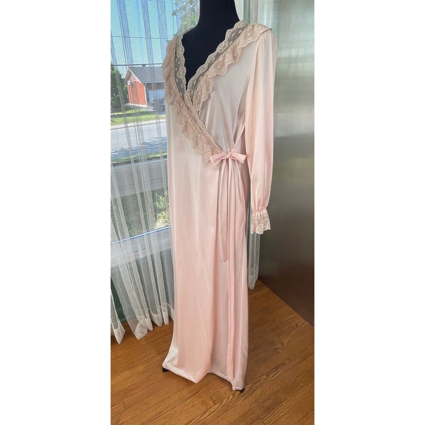 Vintage 1950s pink robe, nylon and lace, Linda Lingerie