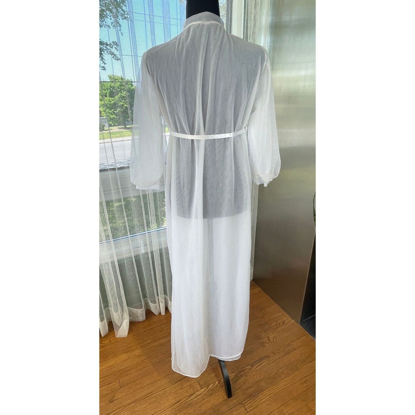 Vintage 1960s peignoir, white chiffon, bridal honeymoon wear