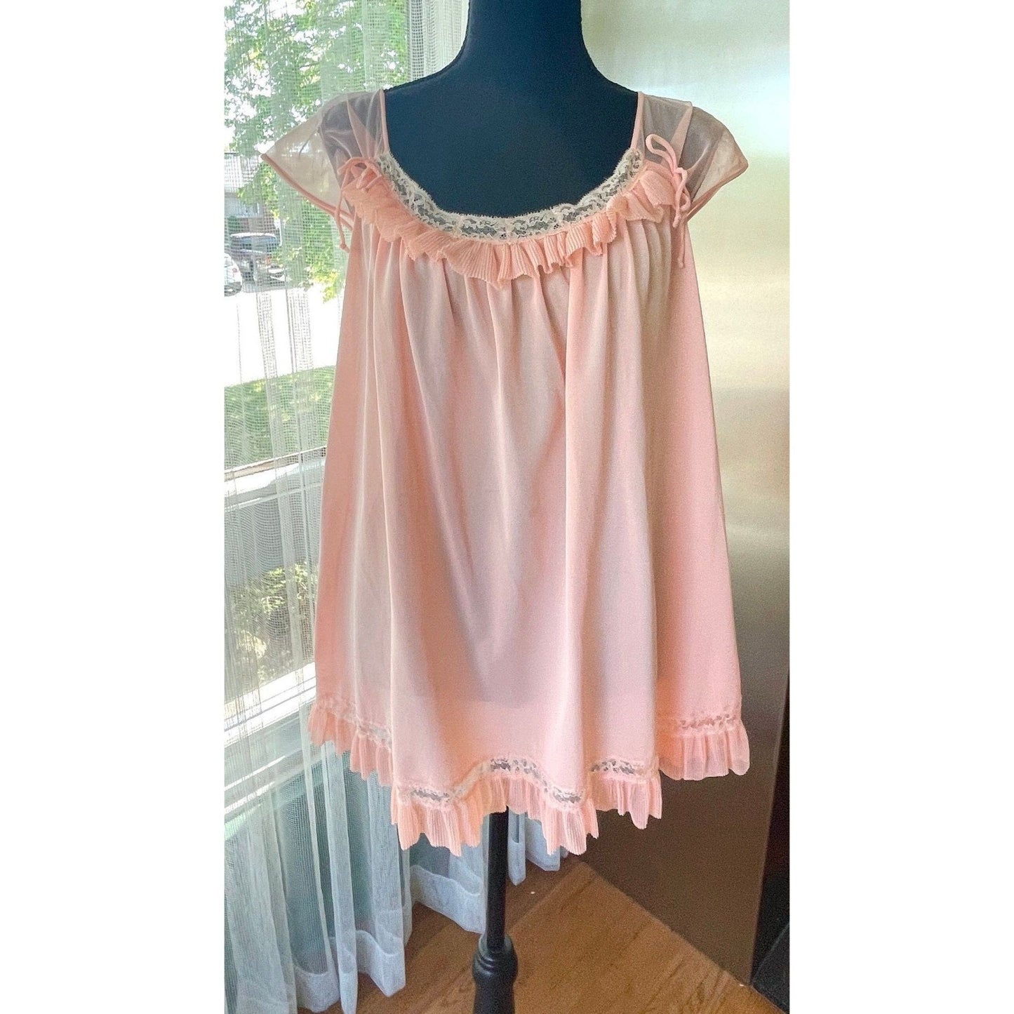 Vintage 1940s peignoir set, peach negligee and peignoir