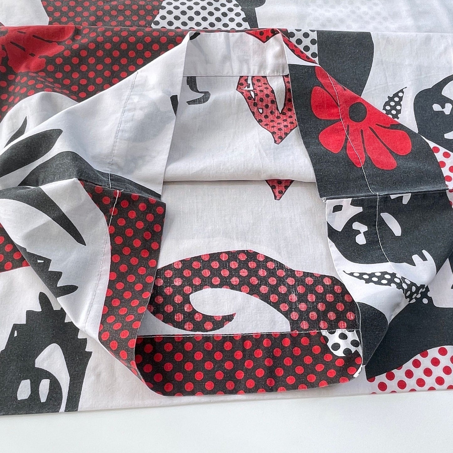 Vintage 80s Pop Art pillowcases set