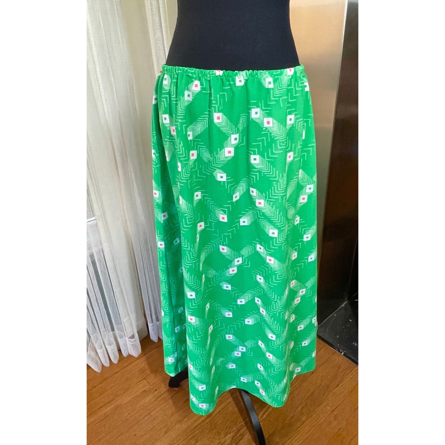 Vintage 80s two pieces set, blouse and skirt, green abstract pattern