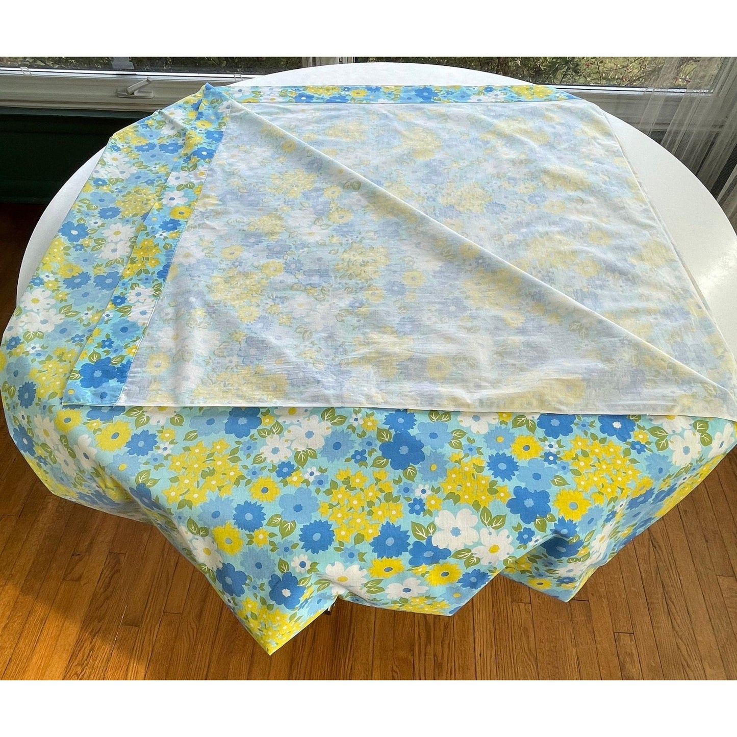 Vintage 70s flat sheet, double/full size bed
