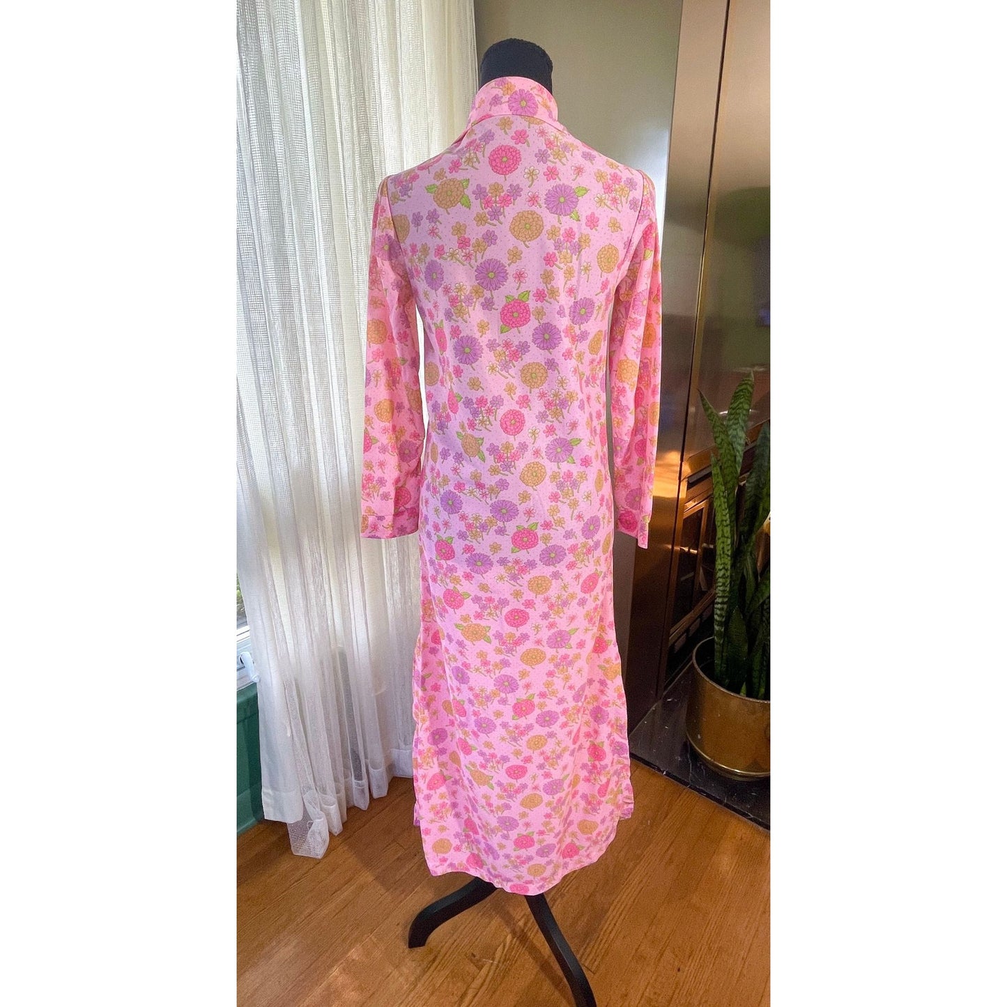 Vintage 70s maxi dress, MOD flower power, long sleeves