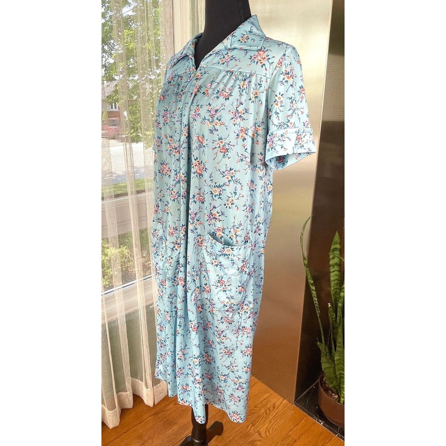 Vintage 80s house dress, blue floral robe, short sleeves