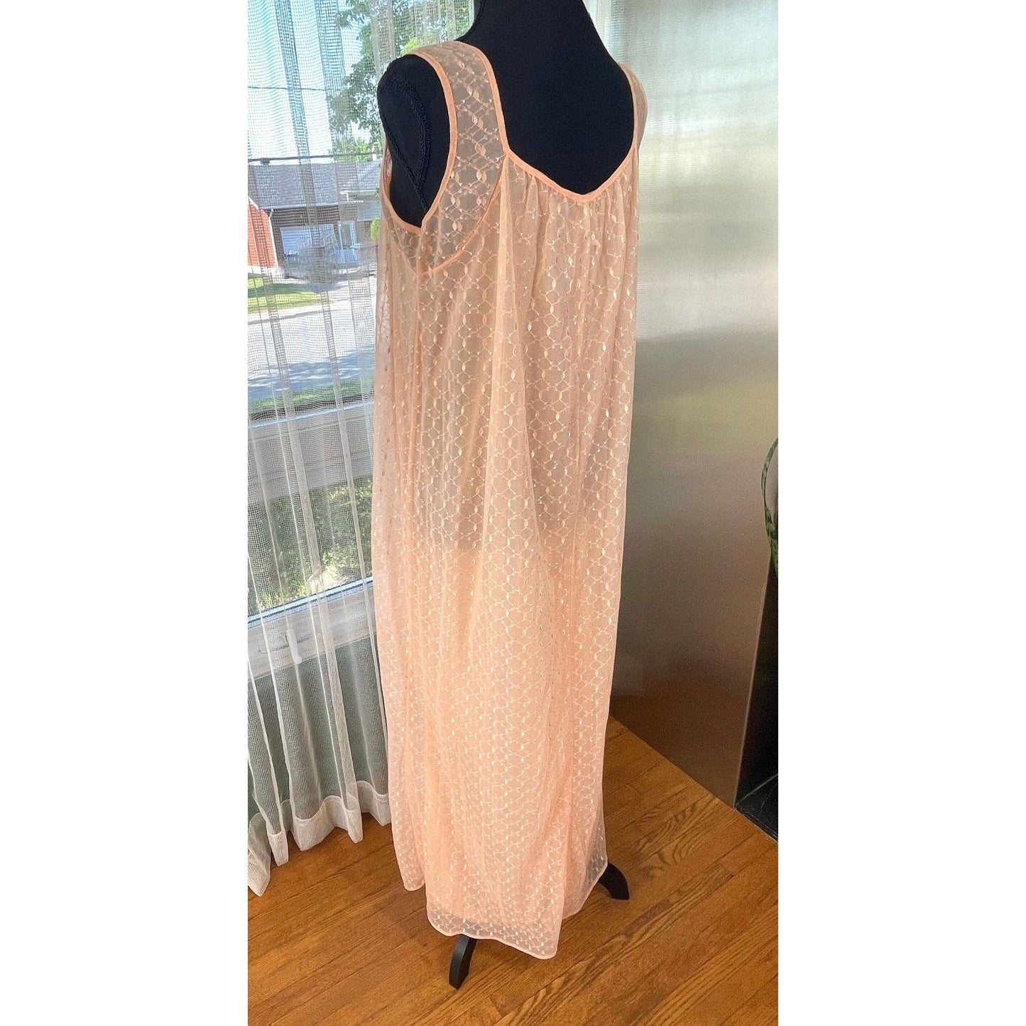 Vintage 60s night dress, peach sleeveless negligee