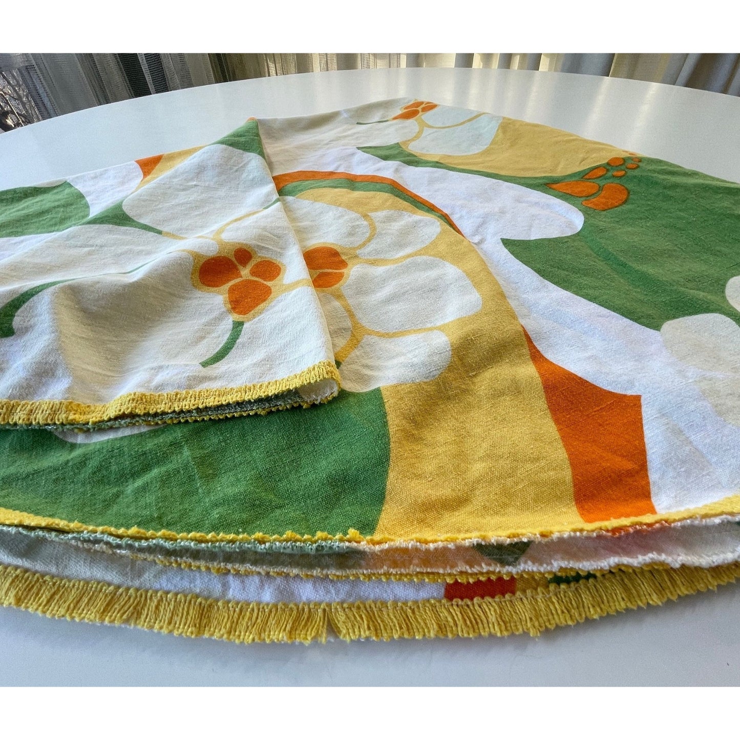 Vintage 70s round floral tablecloth, 59"