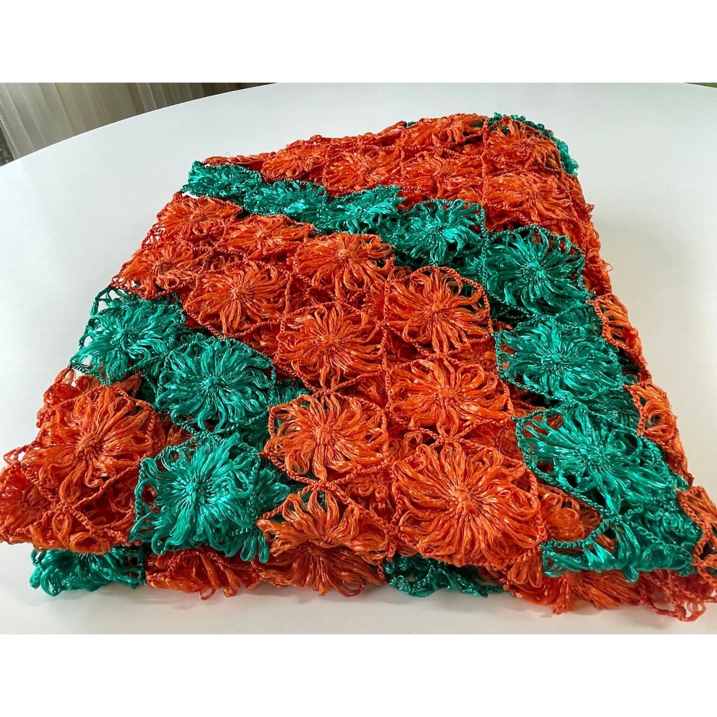 Vintage 70s crocheted raffia flowers round tablecloth