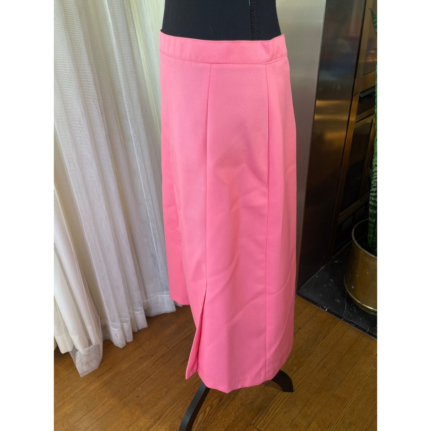 Vintage 80s midi skirt, bubblegum pink polyester, by Tamco